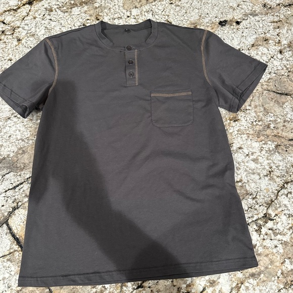 2 NWT Men's Tshirts - Picture 4 of 6